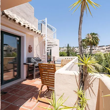 Santa Maria Elviria Golf Penthouse With Large Private Terrace And Sea Views -029 شقة *