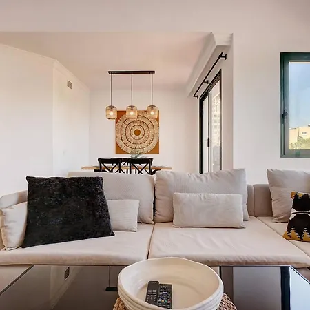 Santa Maria Elviria Golf Penthouse With Large Private Terrace And Sea Views -029 דירה *